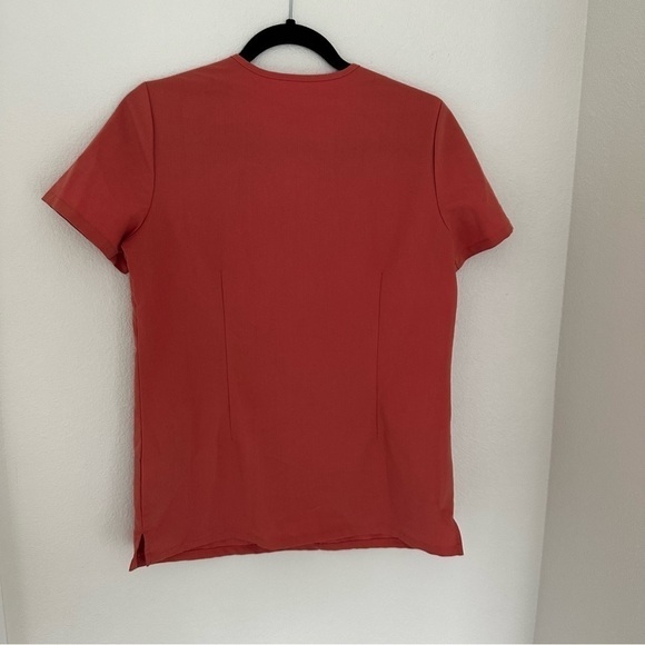 FIGS Casma 3 Pockets Scrub Top V Neck Clay Color Short Sleeves Size XS Women’s - Picture 10 of 10